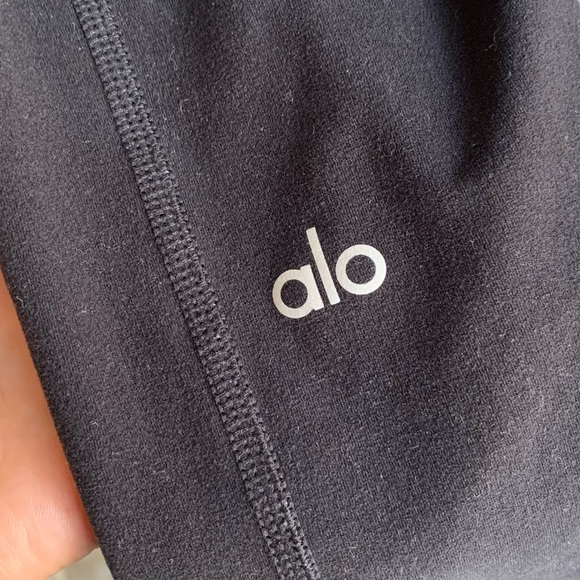 Alo Yoga - High-Waist Alosoft Lounge Legging in Black - Picture 6 of 6